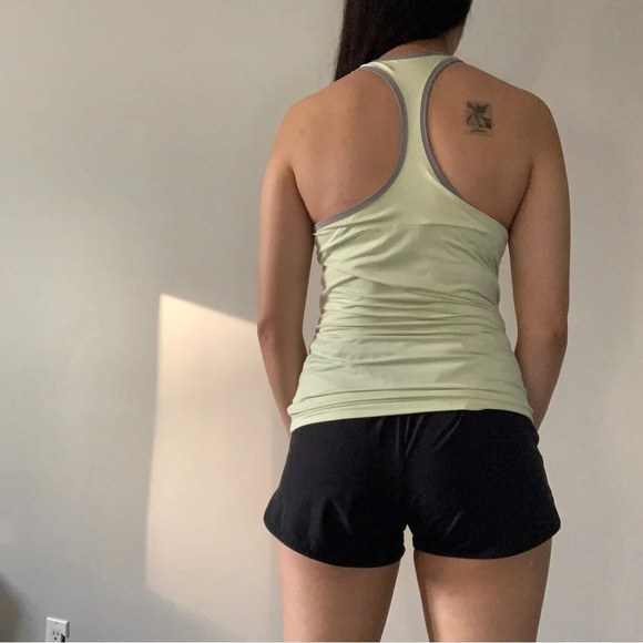 🏋️♀️ Reebok Women’s  Gym Tank Top - Size SM 🏋️♀️ - Picture 2 of 9